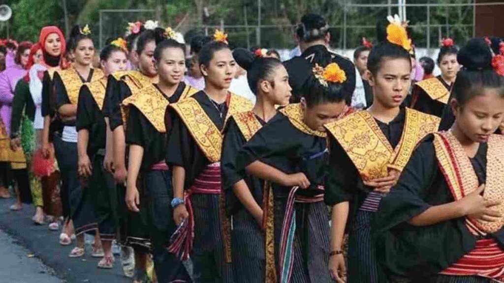 Cara melindungi budaya Indonesia dari komersialisasi asing