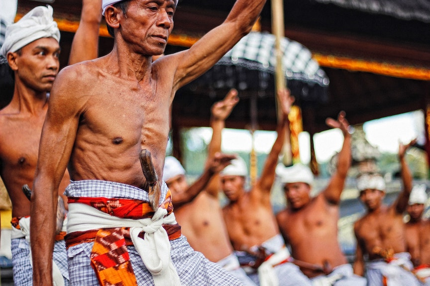 Cara melindungi budaya Indonesia dari komersialisasi asing
