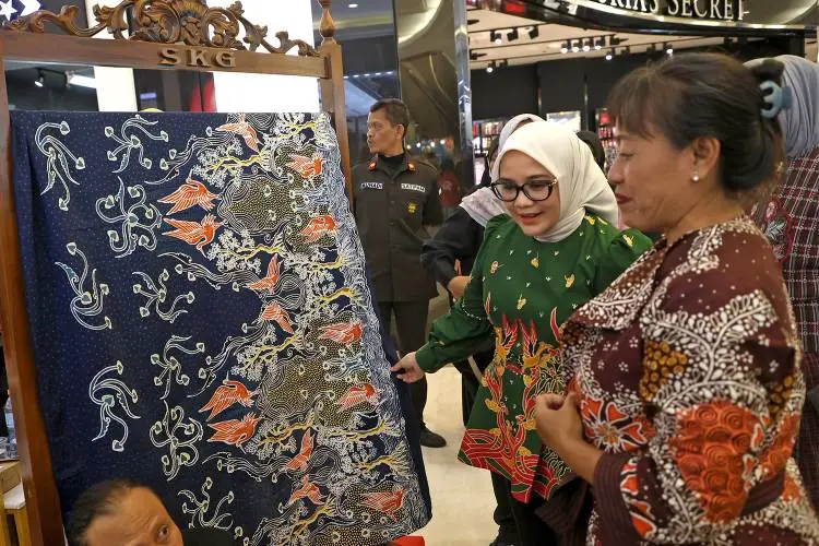 Modernisasi Batik Wayang Kulit Fashion Workshop Anak Muda 2025: Tantangan Tradisi & Peluang Industri Kreatif