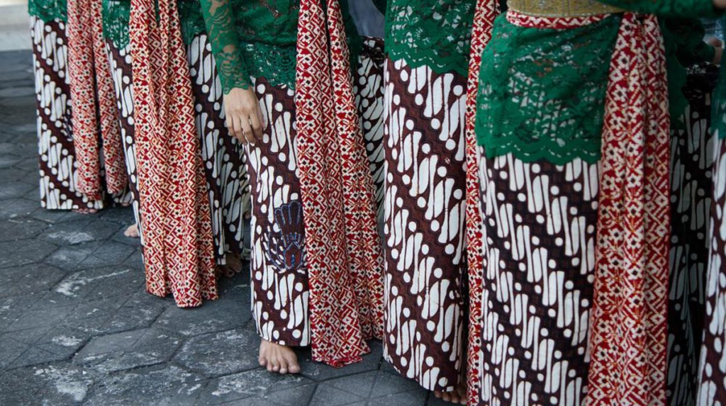 5 Filosofi Motif Batik Parang: Makna Keberanian Gen Z