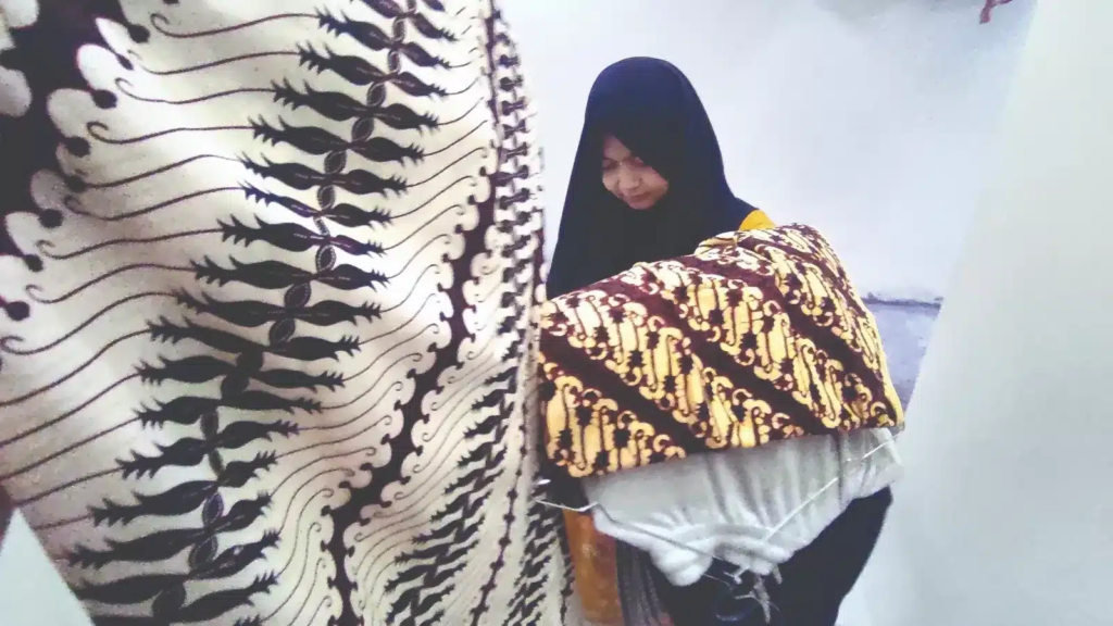 5 Filosofi Motif Batik Parang: Makna Keberanian Gen Z