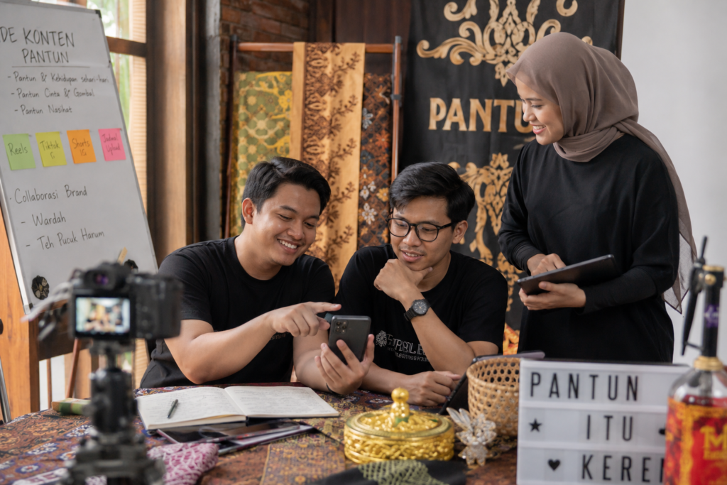 Ternyata Pantun 500 Tahun Warisan UNESCO Kini Viral di Gen Z