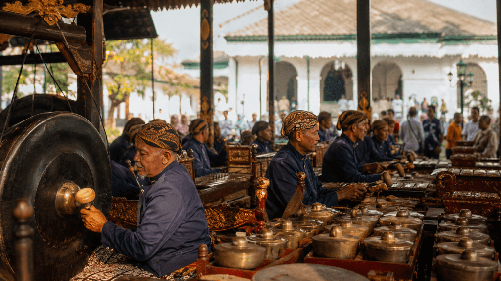 Penabuhan gamelan pusaka sebagai inti tradisi Sekaten Keraton Yogyakarta