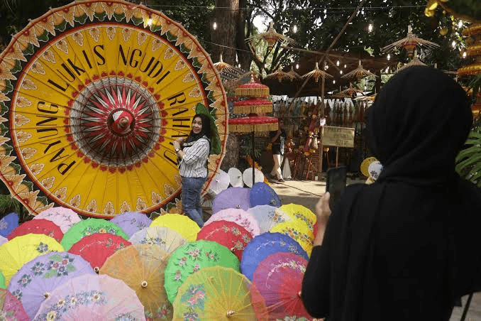 Lestarikan Tradisi, 3000 Seniman Ramaikan Festival Payung Indonesia