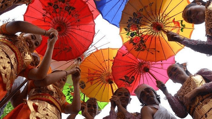 Lestarikan Tradisi, 3000 Seniman Ramaikan Festival Payung Indonesia